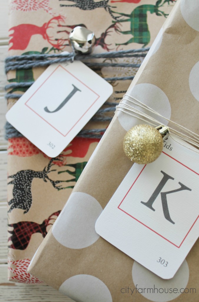City Farmhouse- 10 fun & meaningful holiday wrapping ideas {use flash cards}