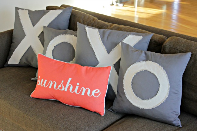 Anthropologie Inspired XOXO Pillows  |  View From The Fridge