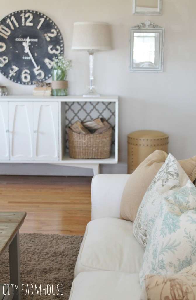 Vintage Mod Makeover {City Farmhouse} Adding & Switching Out Your Pillows Is An Easy & Affordable Way to Refresh A Space