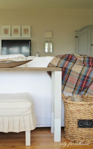 The Easiest DIY Reclaimed Wood Sofa Table - City Farmhouse by Jennifer ...