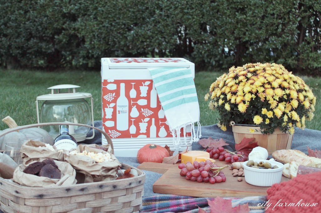Fall Picnic-How to Plan the Perfect Picnic + No Kid Hungry Cooler