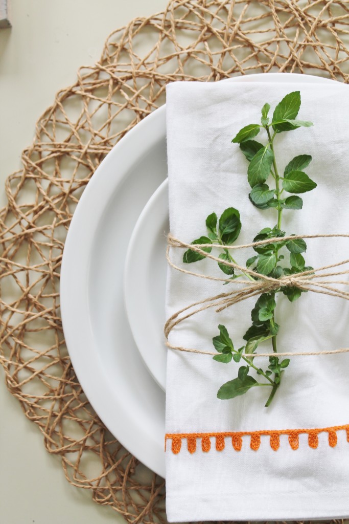 Summer Tour & Dining Room Reveal-Embriodered Linen Napkins & Woven Placemats