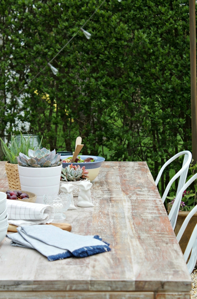 Outdoor Farmhouse Table Setting 