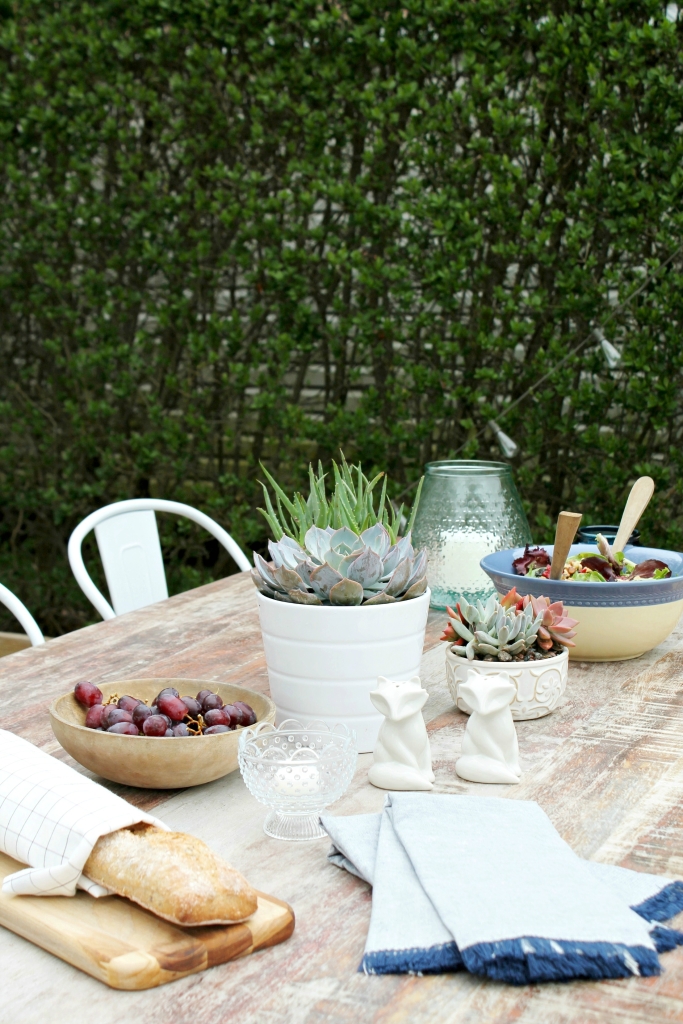 Outdoor Farmhouse Tablescape 