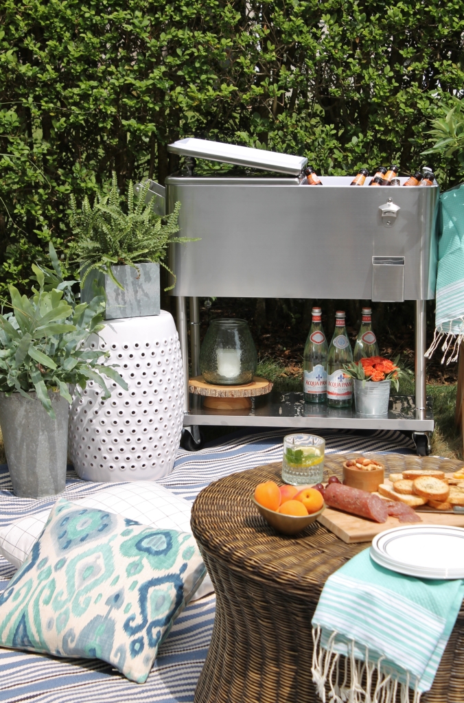 Backyard Entertaining + Outdoor Drink Station Idea