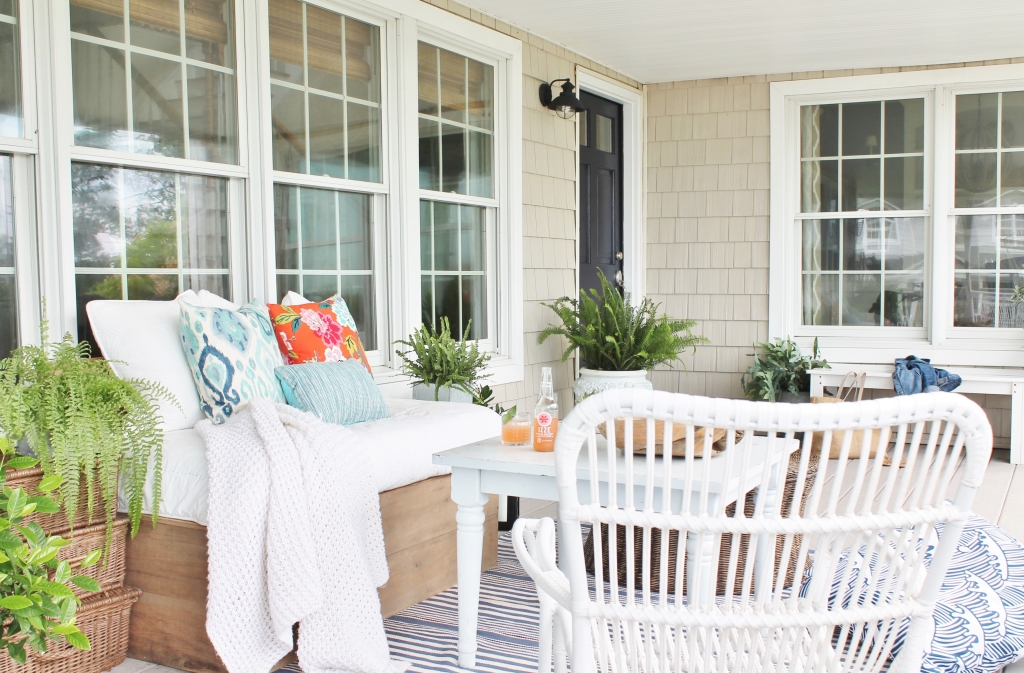 Front Porch Mini Makeover-I Have A Navy Door!