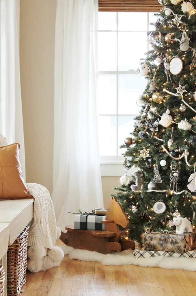 Cozy + Casual Modern Farmhouse Christmas Tour