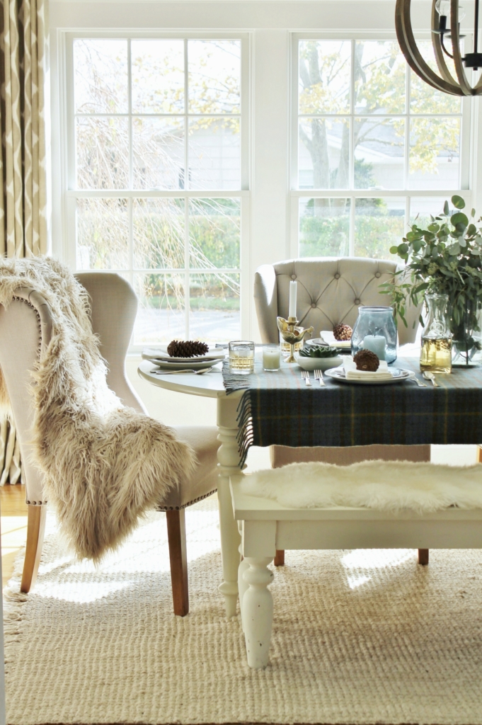cozy-holiday-dining-room-tablescape