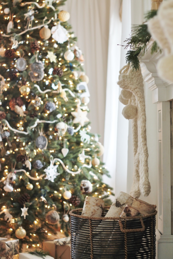 Cozy + Sentimental Christmas Tree-City Farmhouse