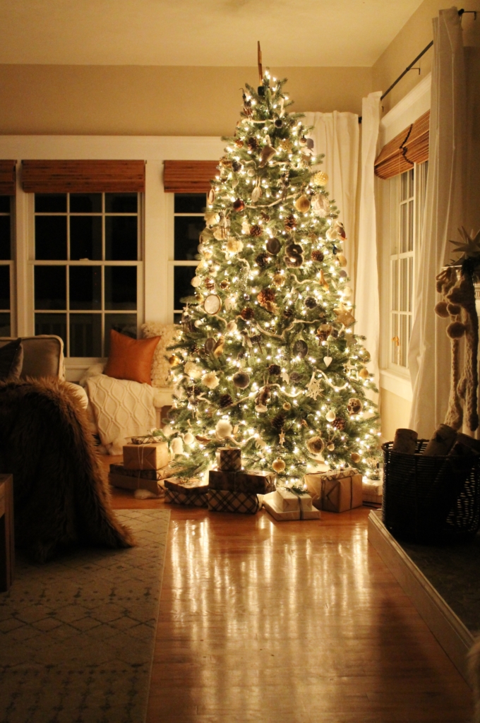 Cozy + Sentimental Christmas Tree-City Farmhouse