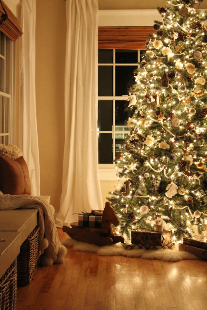 Cozy + Sentimental Christmas Tree-City Farmhouse