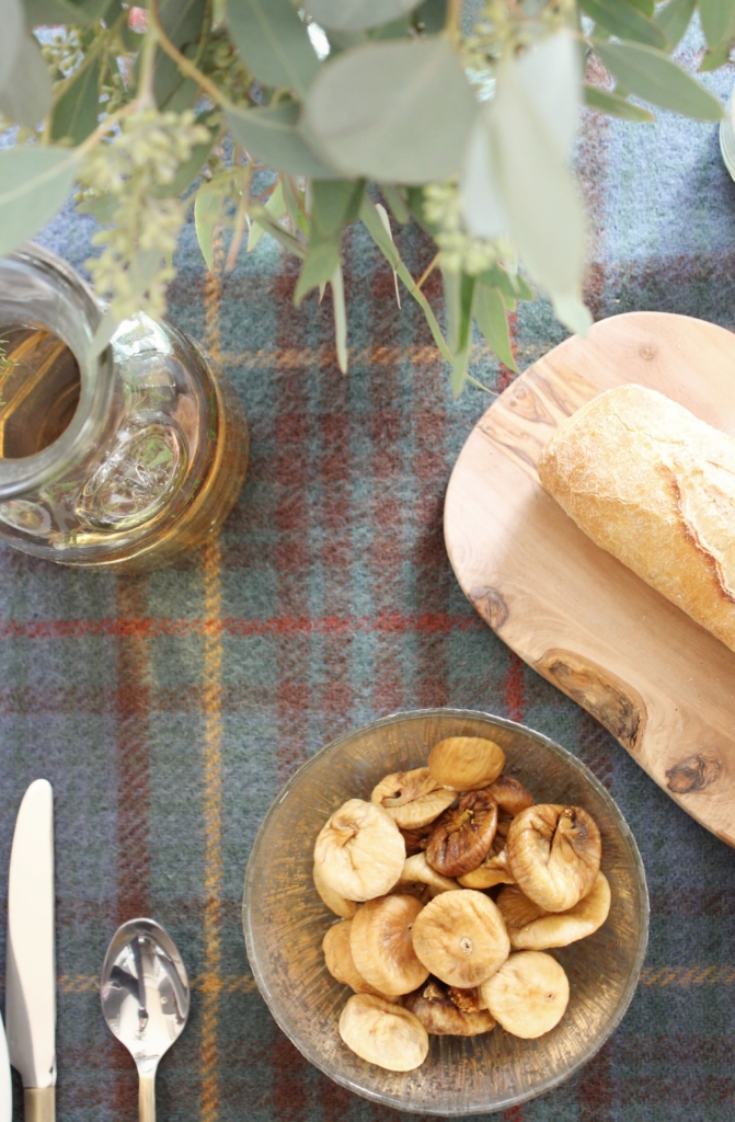 plaid-wool-throw-as-tablecloth