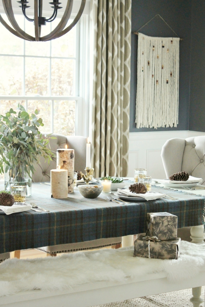 simple-cozy-holiday-dining-room-tablescape