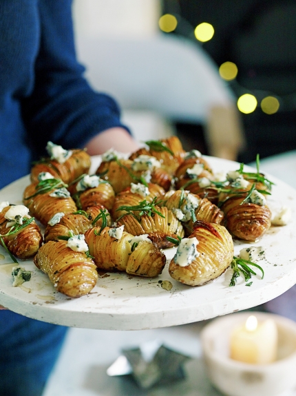 hasselback-potatoes-with-gorganzola-honey-jamie-oliver