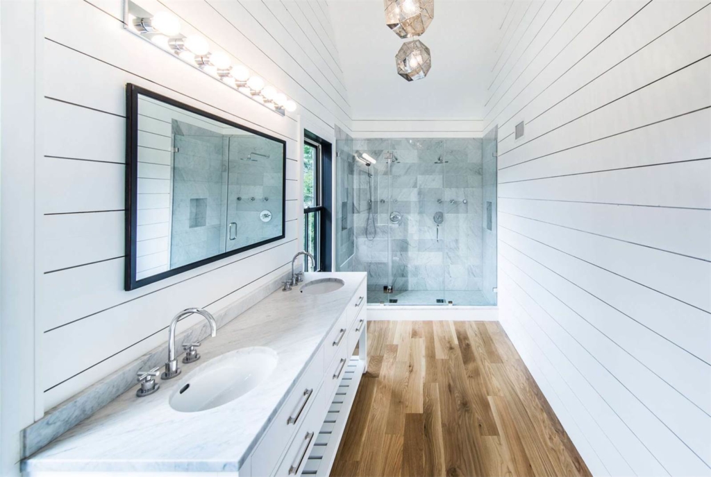 Amagansett Modern Farmhouse-Bathroom With Planked Walls