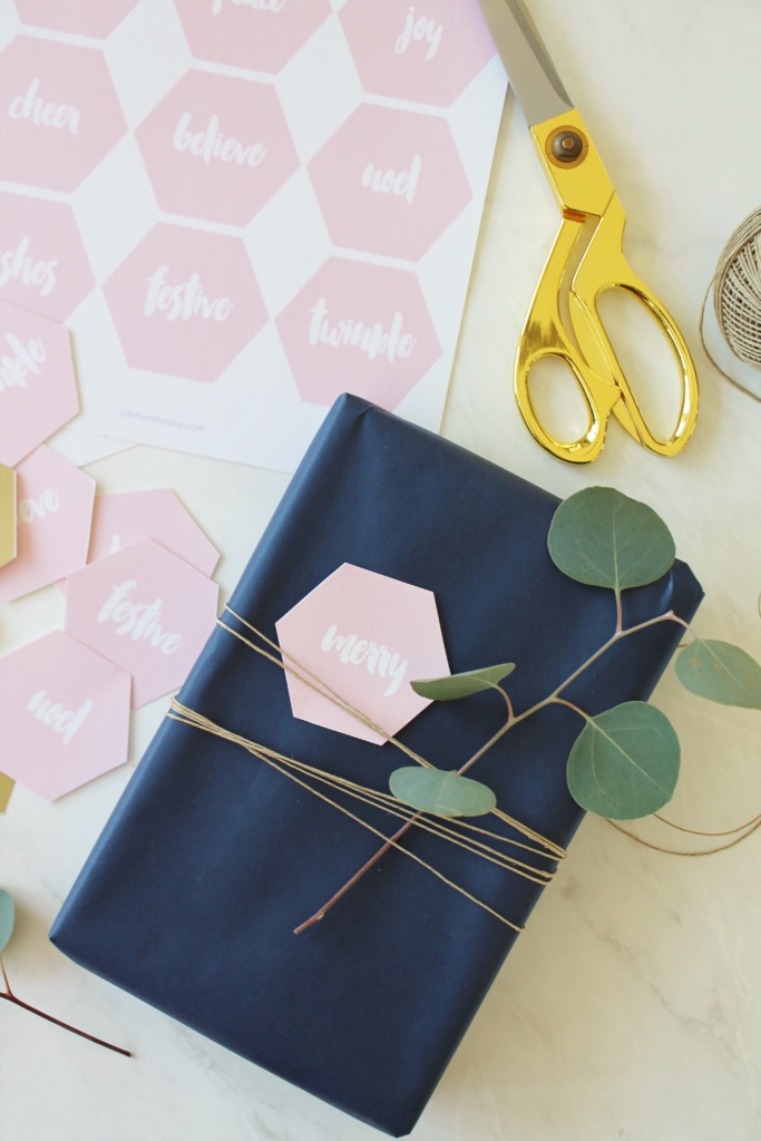 Free Printables:Modern Blush + Gold Holiday Gift Tags