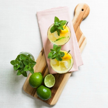 Mango Mojito Spritzer: A Refreshing Summertime Cocktail