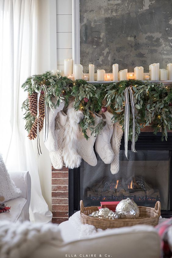 Friday Favorites:holiday House Tours That Will Knock Your Cozy Socks Off