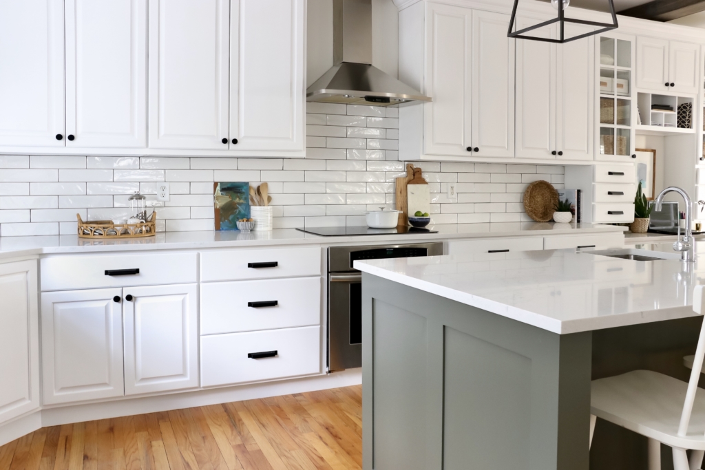 Earthy Coastal White Kitchen Reveal, White Kitchen Cabinets With Black Quartz Countertops