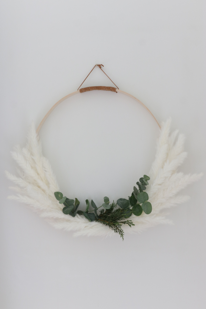 White Pampas Grass Wreath-Budget Friendly Holiday Idea