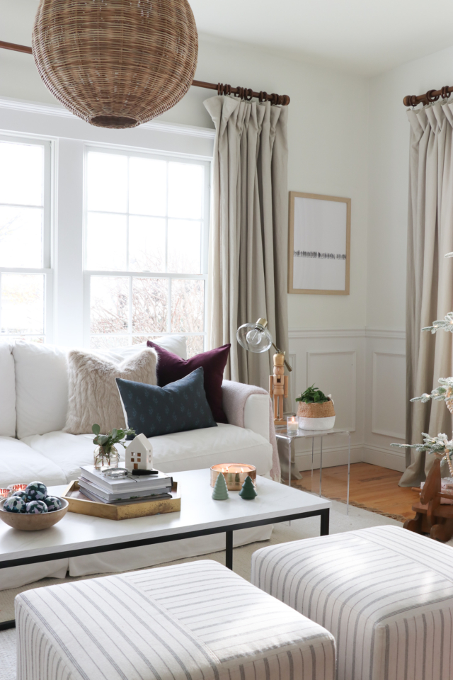 Holiday Housewalk-Earthy Coastal Christmas Tour