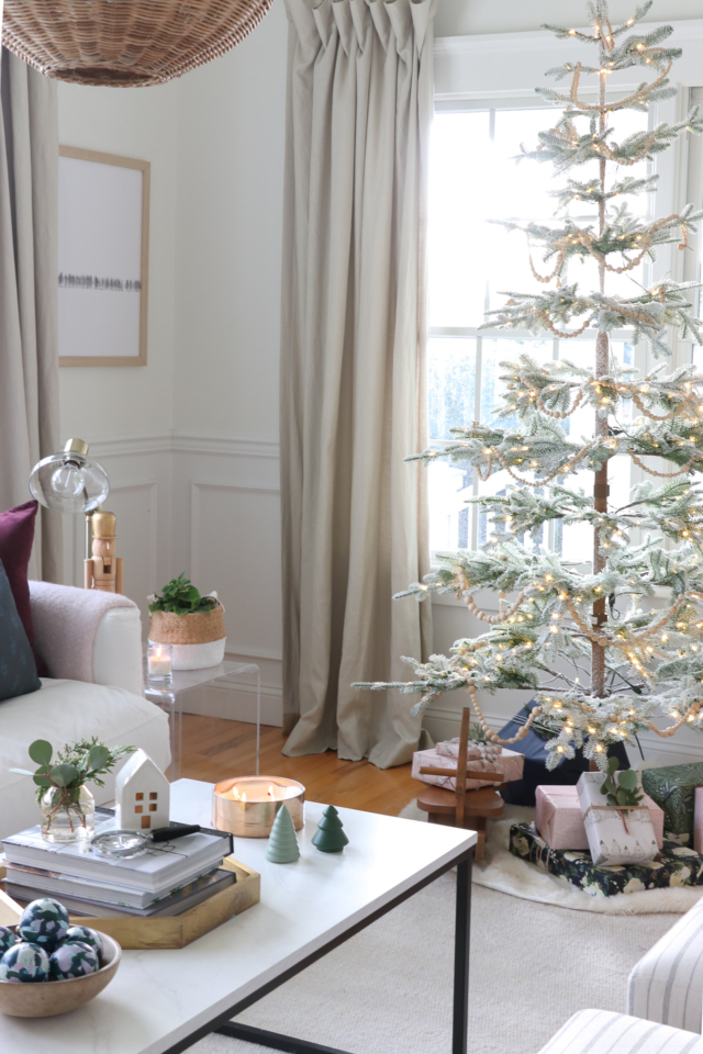 Holiday Housewalk-Earthy Coastal Christmas Tour