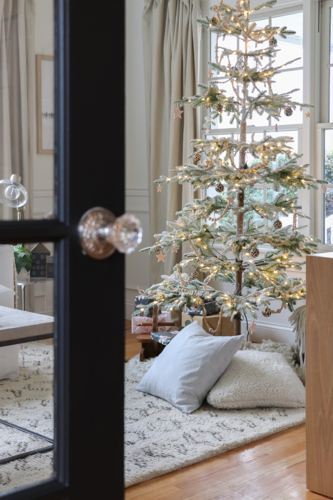 Aspen Holiday Christmas Tree-Simple Styling Ideas