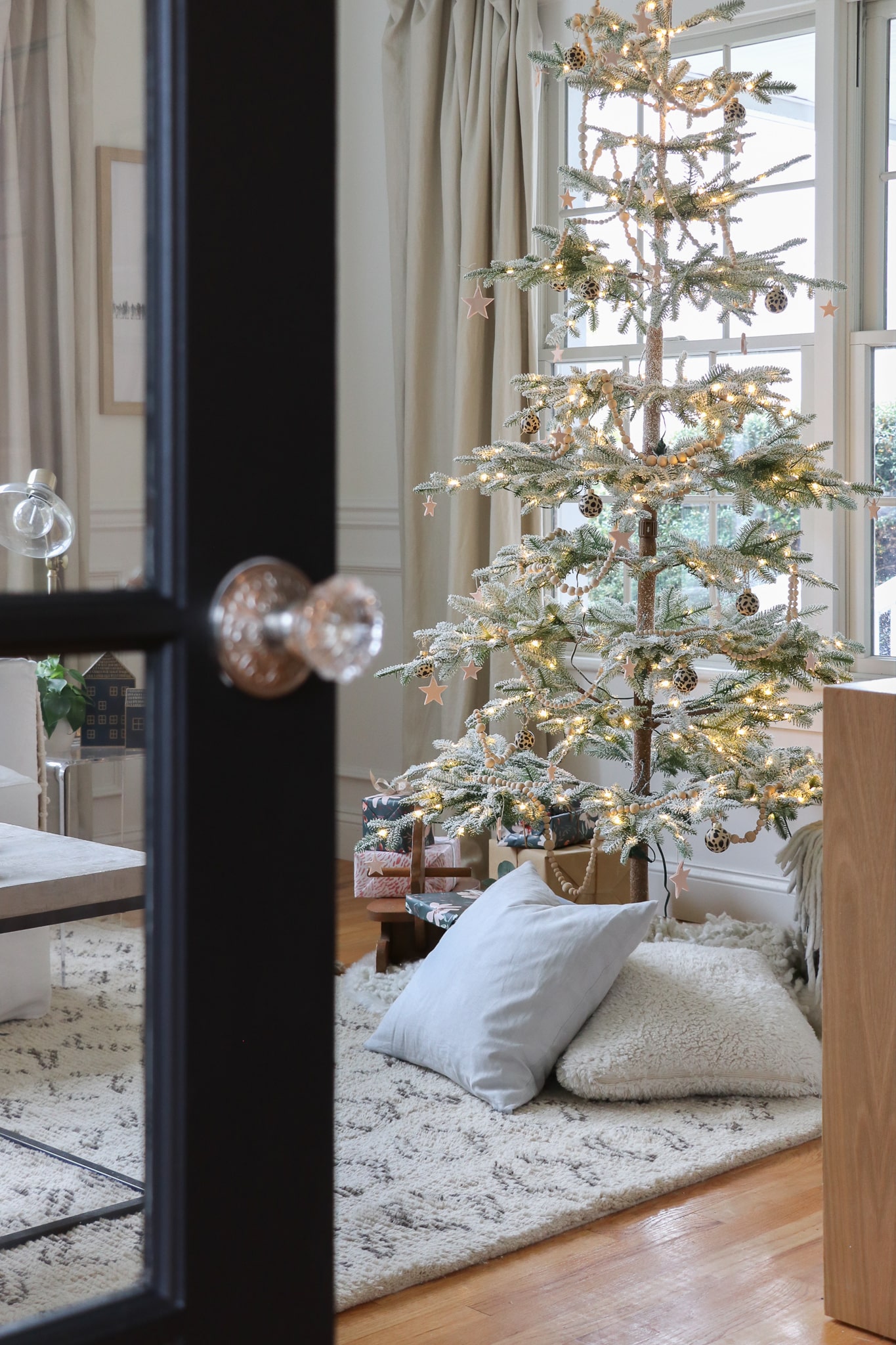 Holiday Housewalk-City Farmhouse. Aspen Holiday, Balsam Hill Tree. Blac