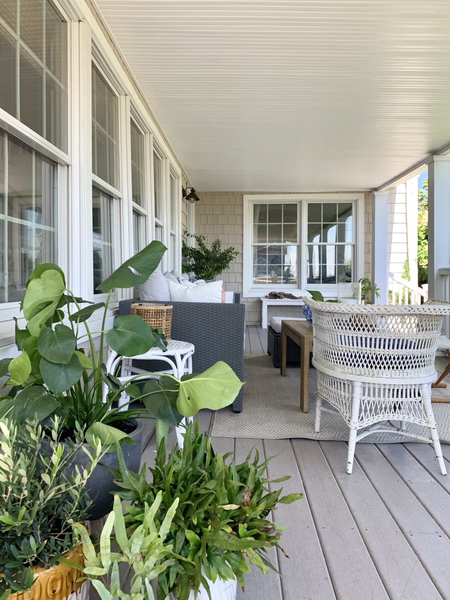 Front Porch with Annie Selke Diamond rug.