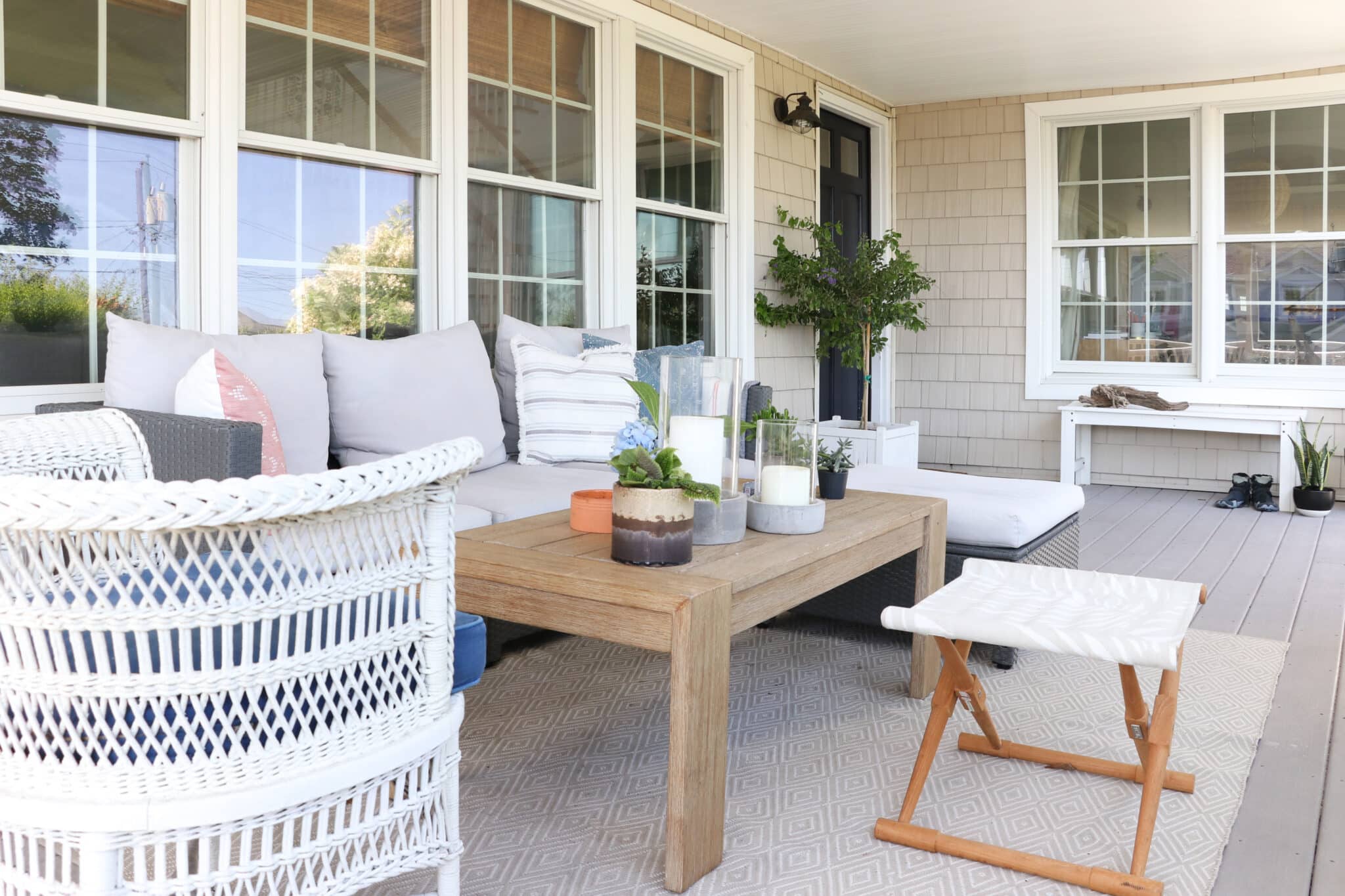 Front Porch with Annie Selke Diamond rug.