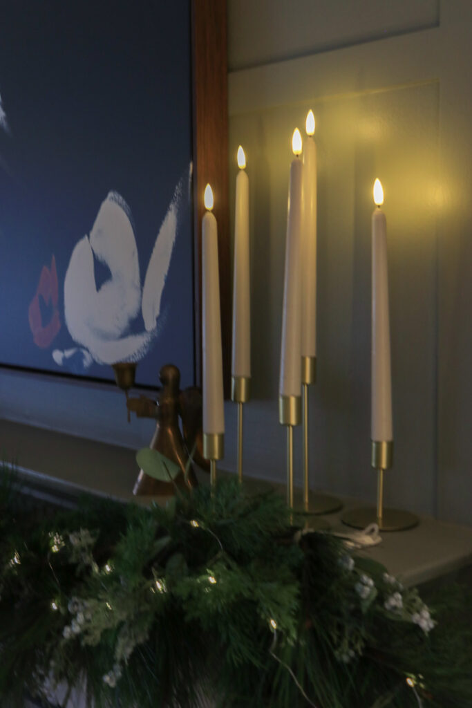 5 Simple Cozy Christmas Mantel Ideas