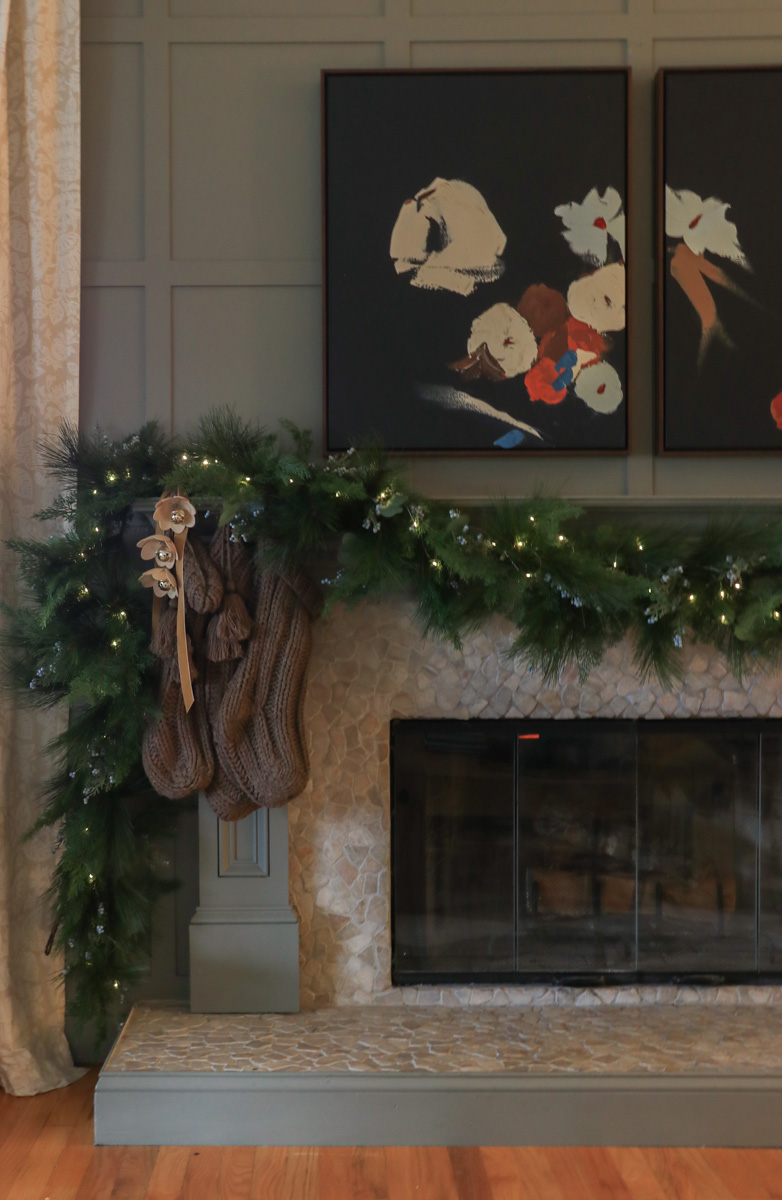 5 Simple Cozy Christmas Mantel Ideas