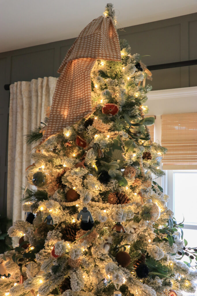 Big bow in the Christmas tree. Coastal daughter holiday christmas walkway home. Jennifer O'Brien City Farmhouse. 