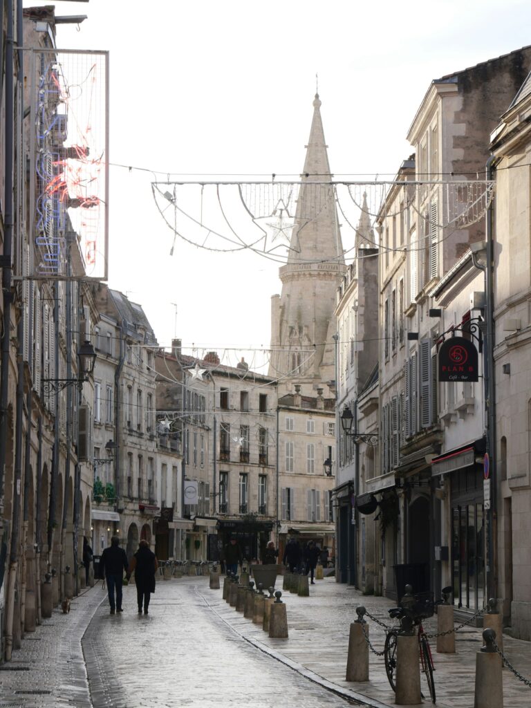 La Rachelle Stone Streets. Rafael Garcin Unsplash